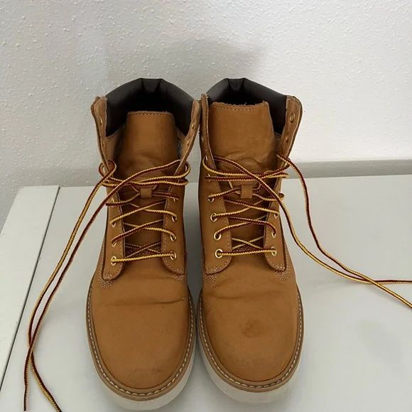 Timberland Tan Leather Boots with Padded Collar and Rugged Sole Timberland | Shoes | Timberland Tan Nubuck Boots With Padded  main image 4